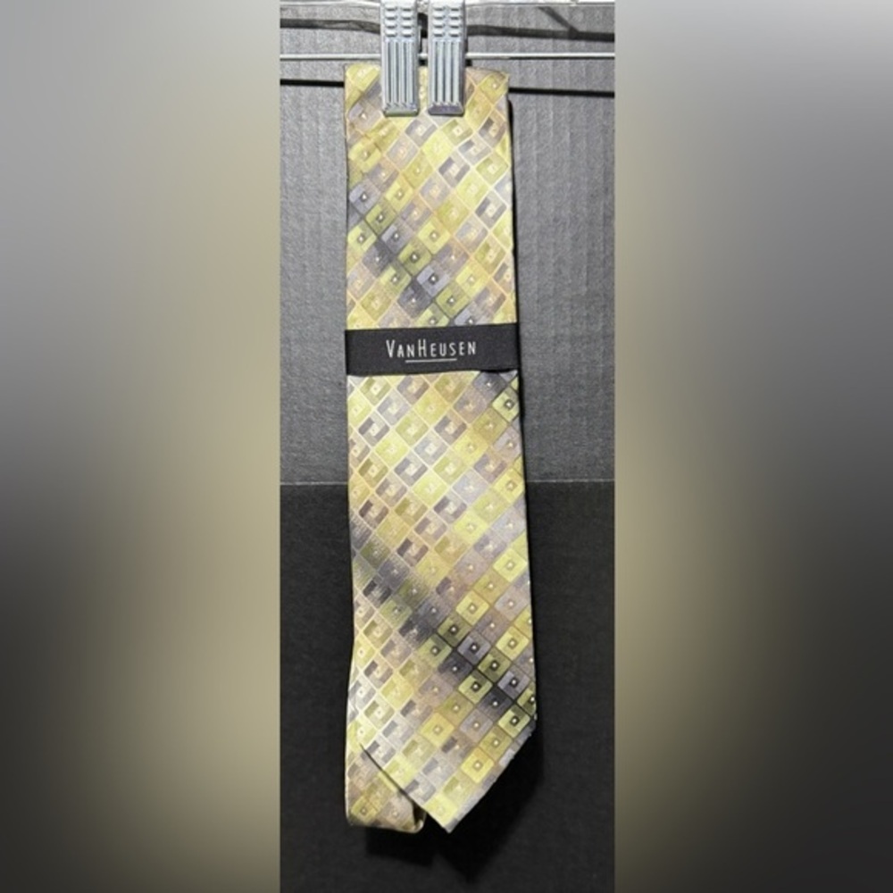 🪩Van Heusen Olive Geometric Silk Neck Tie